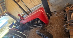 Traktor Imt 533