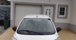 Auto, godinu dana registriran