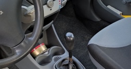 Auto, godinu dana registriran