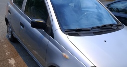 Yaris 2001. godište