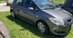 Prodajem Toyotu Auris 1.4 benzinac