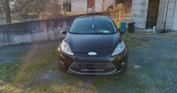 Ford fiesta 1,4 16v sa plinom u super stanju