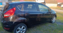 Ford fiesta 1,4 16v sa plinom u super stanju