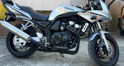 Yamaha fzs 600