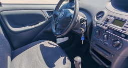 Toyota yaris 1.0 benzin, 2003.