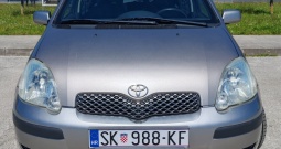 Toyota yaris 1.0 benzin, 2003.