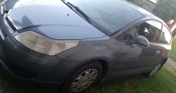 Prodaje se auto, u voznom stanju.