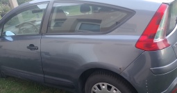 Prodaje se auto, u voznom stanju.