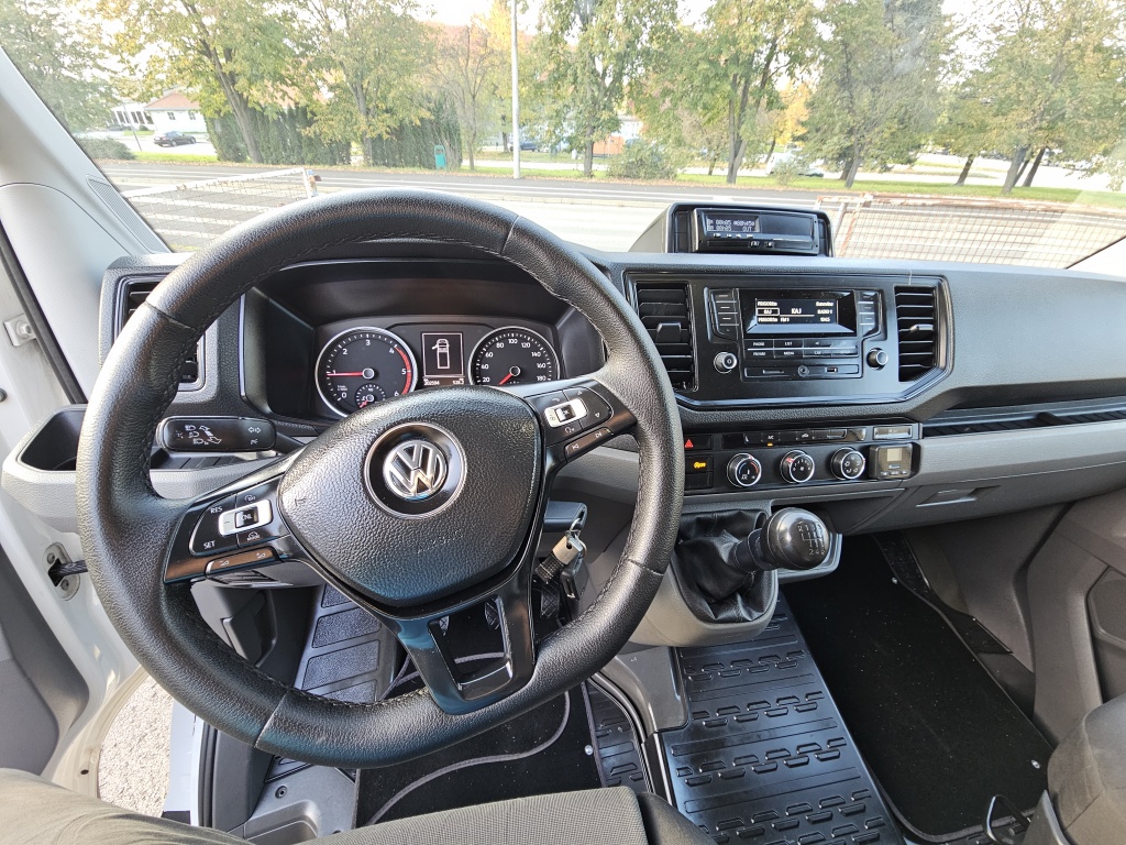 Vučna VW Crafter 2.0 TDI 180 KS,mod.'20.,reg na ime,top stanje