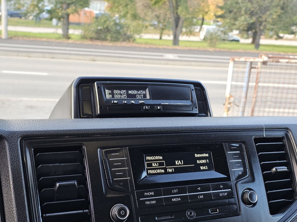 Vučna VW Crafter 2.0 TDI 180 KS,mod.'20.,reg na ime,top stanje