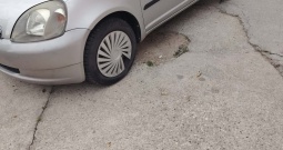 Toyota yaris 1.0 vvt-i 2003 rega do 2/2027 klima