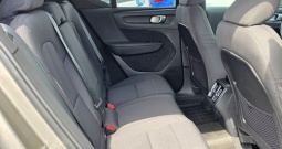 VOLVO XC40 1.5 T3 MOMENTUM PRO