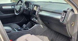 VOLVO XC40 1.5 T3 MOMENTUM PRO