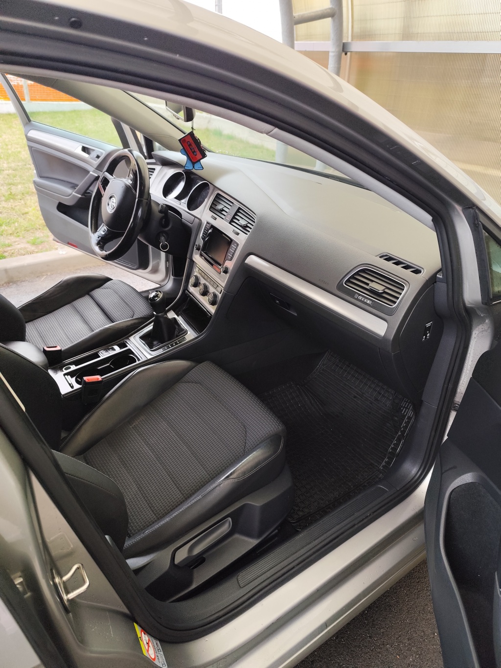 VW Golf VII 1.6 tdi, reg. do 10/26g., bogata oprema
