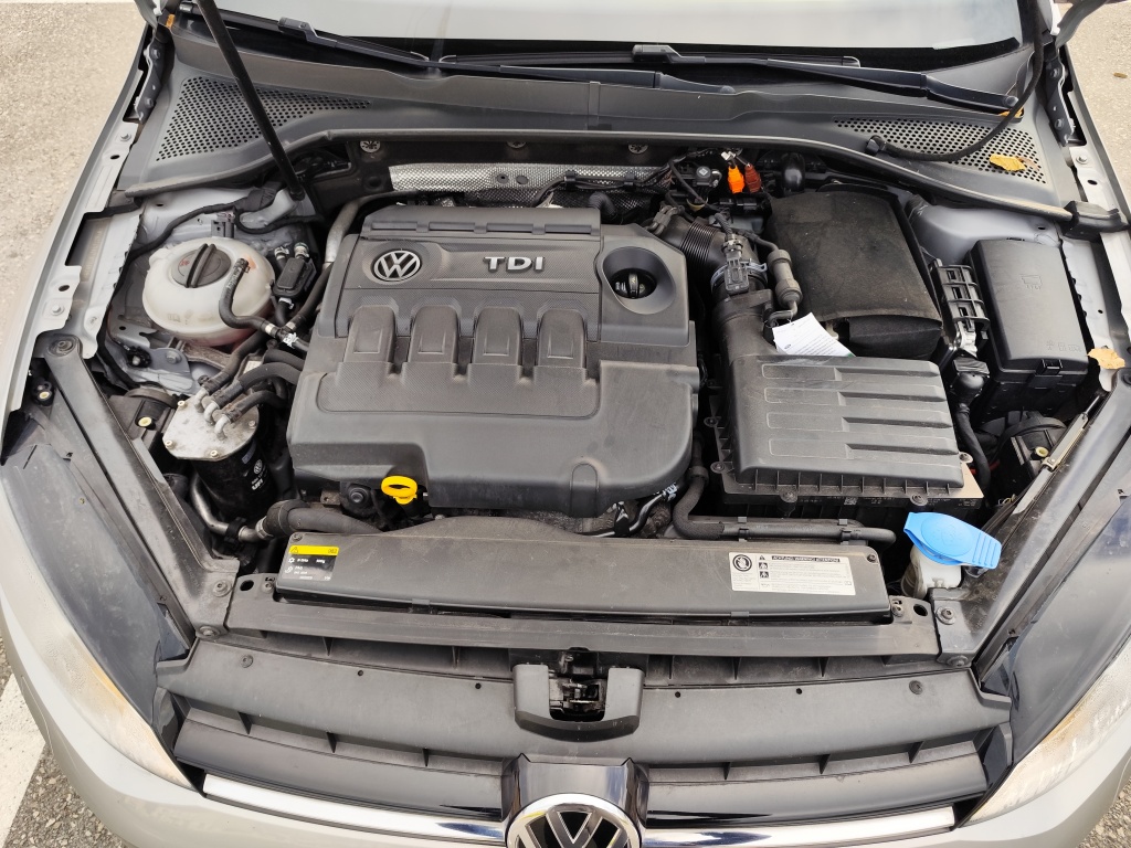 VW Golf VII 1.6 tdi, reg. do 10/26g., bogata oprema