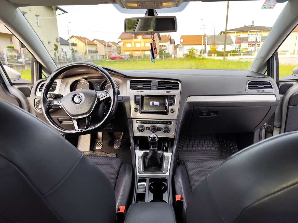 VW Golf VII 1.6 tdi, reg. do 10/26g., bogata oprema