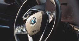 BMW 330e LCI 2023