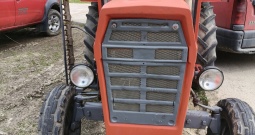 IMT 542 s kabinom