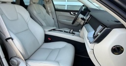 VOLVO XC60 2.0 MOMENTUM PRO