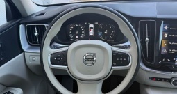 VOLVO XC60 2.0 MOMENTUM PRO