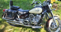 Prodajem očuvan i malo vožen motor chopper