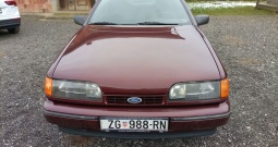 Oldtimer automobili Ford scorpio