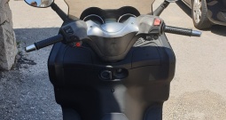Prodajem Piaggio skuter Xevo 250ie