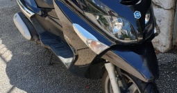 Prodajem Piaggio skuter Xevo 250ie