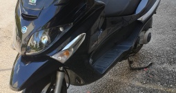 Prodajem Piaggio skuter Xevo 250ie