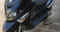 Prodajem Piaggio skuter Xevo 250ie