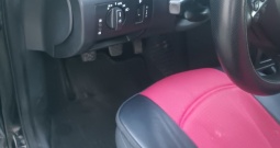 Ugodan mali ali komotan auto
