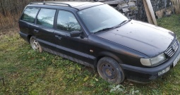 VW Passat 1.9 TDI, 66 kW, 1996. - crna boja, odjavljen, u voznom stanju