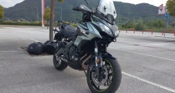 Kavasaki versus 650 2019g crni metalik ful givi oprema jos kao nov