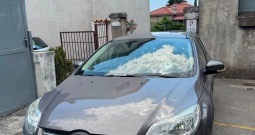 Prodaje se FORD FOCUS, 1. 0 ECCOOBUST