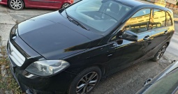 Mercedes Benz B180