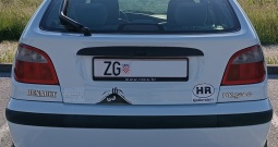 Renault Megane I (Phase 2) Berlina 1.4 16V Authentique 2001.g