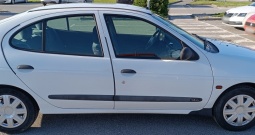 Renault Megane I (Phase 2) Berlina 1.4 16V Authentique 2001.g