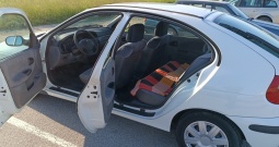 Renault Megane I (Phase 2) Berlina 1.4 16V Authentique 2001.g