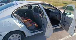 Renault Megane I (Phase 2) Berlina 1.4 16V Authentique 2001.g