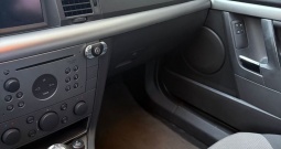 Plava Opel Vectra