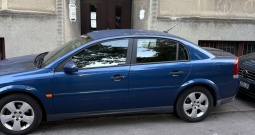 Plava Opel Vectra