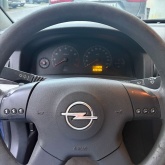 Plava Opel Vectra