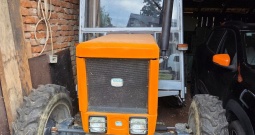 Traktor Renault Carraro 501.4