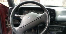 Oldtimer automobili Ford scorpio