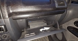 Prodajem Clio 2 1.2