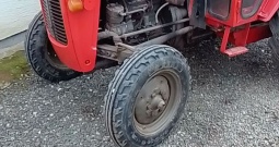 IMT 539 s kabinom