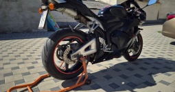 Prodajem Hondu CBR 600RR