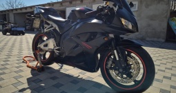 Prodajem Hondu CBR 600RR