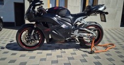 Prodajem Hondu CBR 600RR