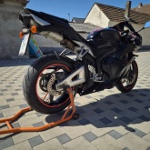 Prodajem Hondu CBR 600RR